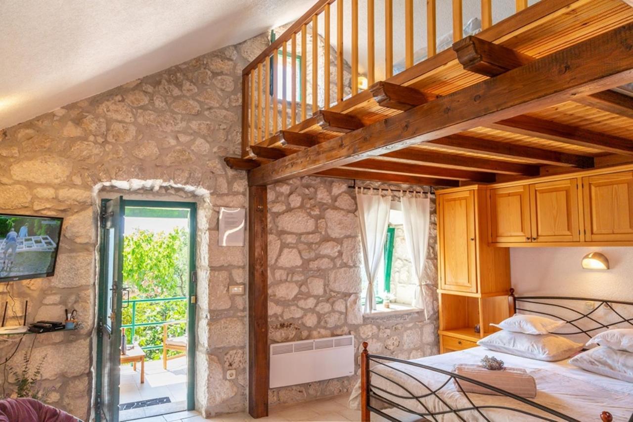Stone House Nikolina With Heated Pool Villa Bast Ngoại thất bức ảnh